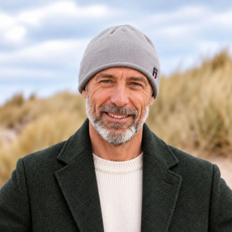 bonnet cachemire homme gris gavarnie porte palaba PALÂBA - Pack cachemire et laine homme : bonnet et écharpe – Gris Gavarnie