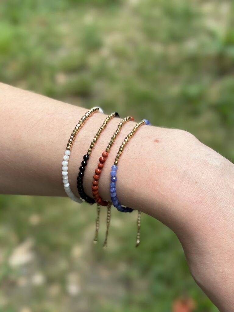 Maison Mallow - Bracelet Ava - jaspe rouge corail et hématite dorée