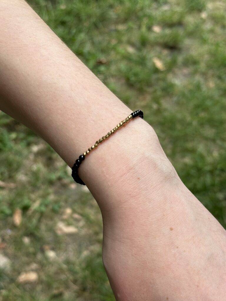 Maison Mallow - Bracelet Ava - onyx noir et hématite dorée