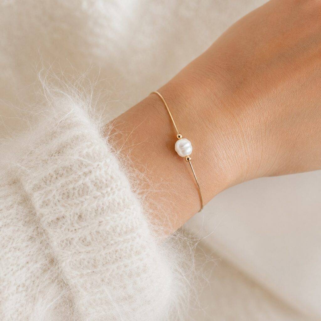 bracelet goldfilled Bow 2 1024x1024 1 Maison Mallow - Bracelet Bow en gold filled 14K et perle d'eau douce baroque – L