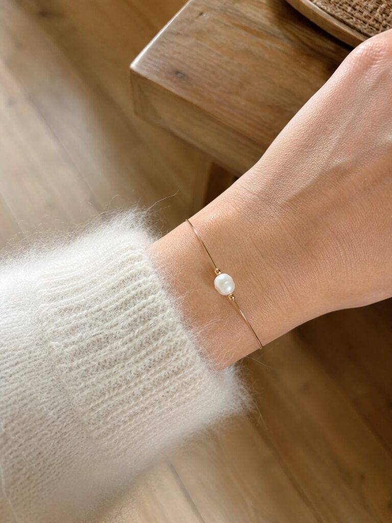 Maison Mallow - Bracelet Bow en gold filled 14K et perle d'eau douce baroque – L