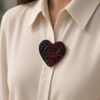 Cache bouton chemise par la marque L’atelier de Patricia L’atelier de Patricia - Cache bouton chemise