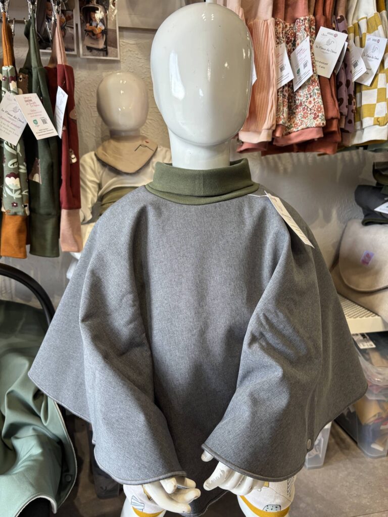 les Mômes des Dômes - CHO Poncho spécial voiture approuvé par Sécurange - Gris – 6 mois - 4 ans