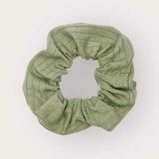 Chouchou en jersey côtelé – Olive par la marque Les Mômes des Dômes Les Mômes des Dômes - Chouchou en jersey côtelé – Olive