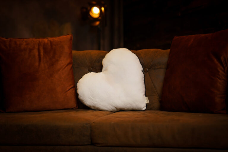 by l'Effet Clochette - Coussins déco aux formes originales 100% recyclé & dépollué
