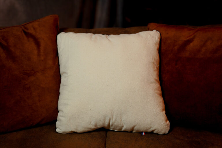 by l'Effet Clochette - Coussins déco aux formes originales 100% recyclé & dépollué