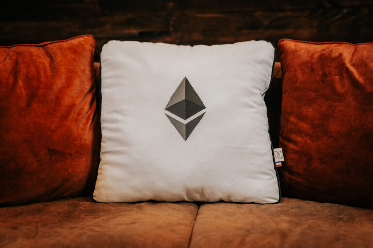 L'Effet Clochette - Coussins imprimés crypto à l'unité by l'Effet Clochette