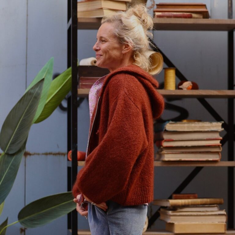 Quintessence - Gilet zippé à capuche Tulia — mohair écureuil – Taille unique