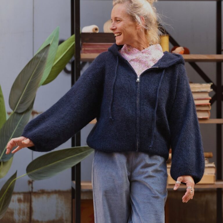 Quintessence - Gilet zippé à capuche Tulia — mohair marine – Taille unique