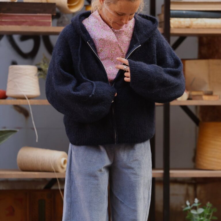 Quintessence - Gilet zippé à capuche Tulia — mohair marine – Taille unique