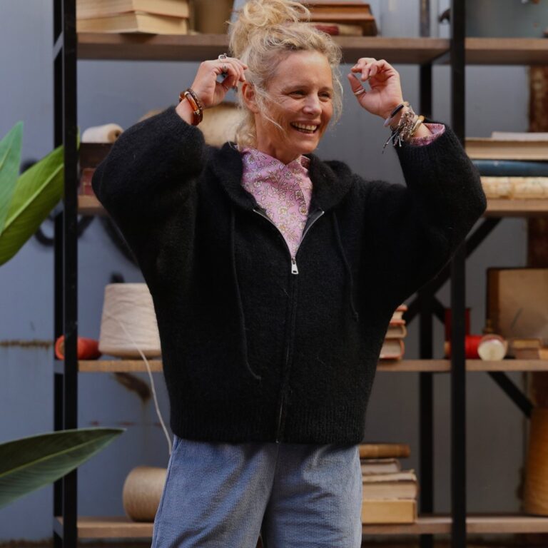 Quintessence - Gilet zippé à capuche Tulia — mohair noir – Taille unique