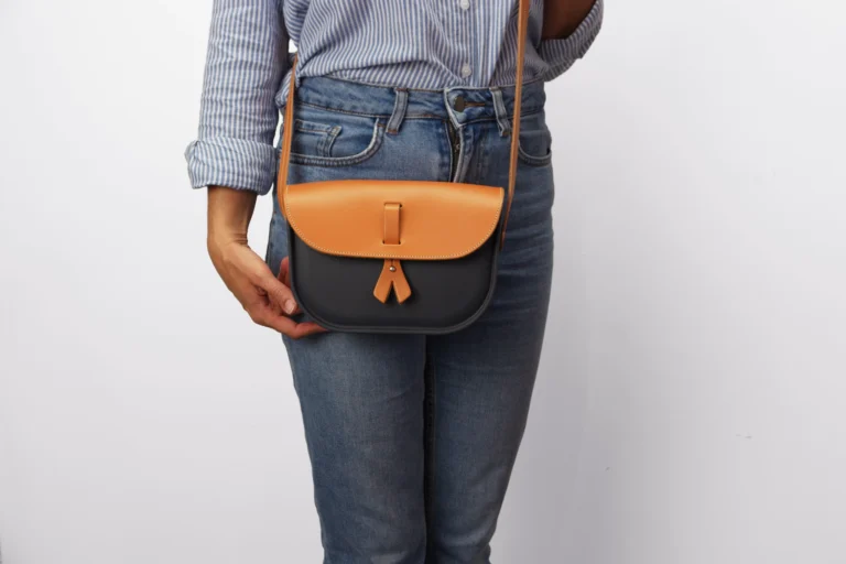 Monébari - Les sacs made in France - Sac à bandoulière - en gomme et cuir - gris anthracite