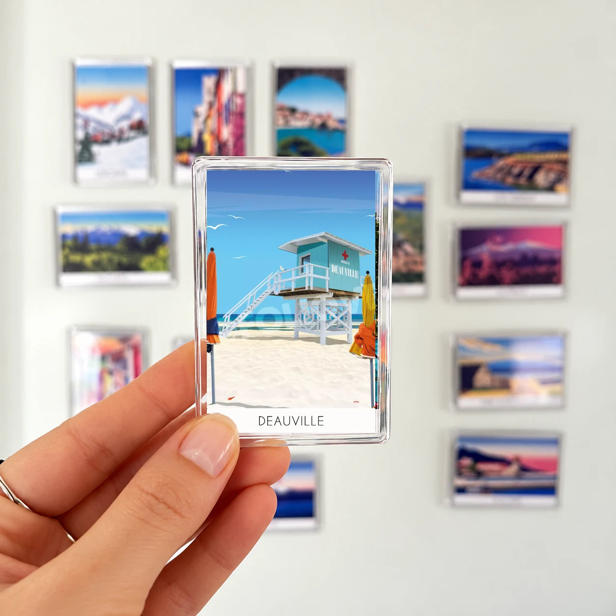 magnet deauville 02 en main 4280b8af b87a 414a 93d6 28a11f9a44b2 Foliove - Magnet Deauville Plage