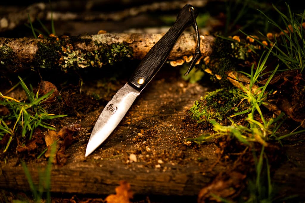 mini pliant brut de forge 14 1024x683 1 Couteaux Morta - Mini Morta Massif Brut de forge – sans-ivoire