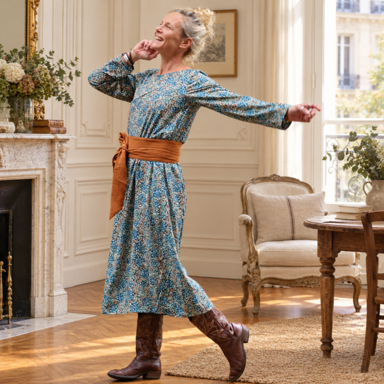 Quintessence - Robe Perrine — Viscose imprimée Esquisse azur – XXL