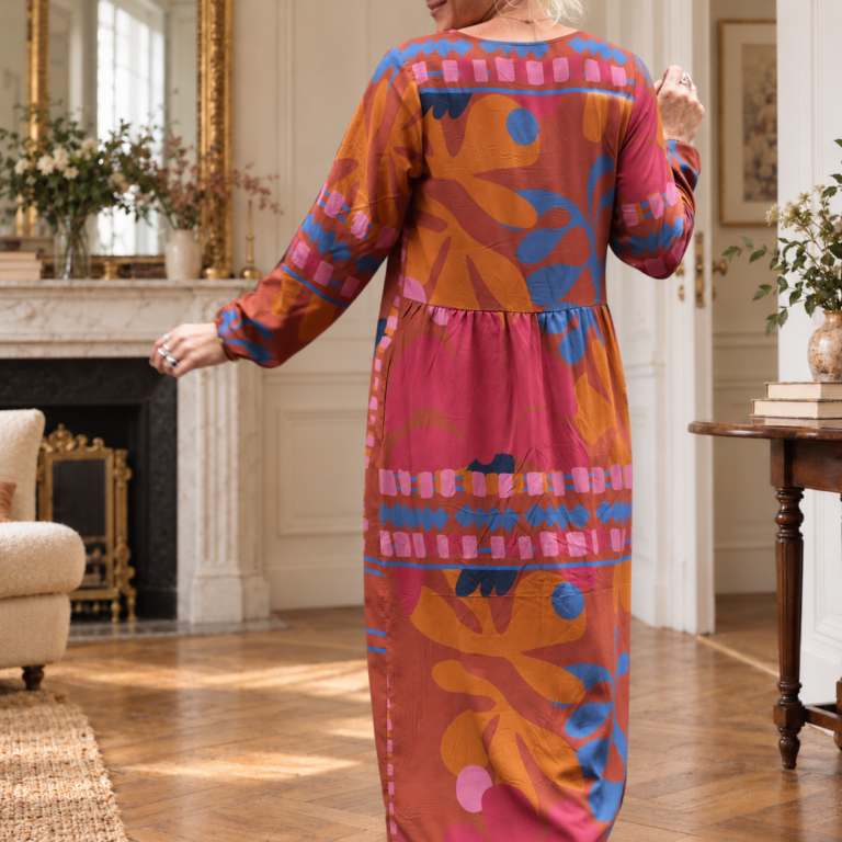 Quintessence - Robe Perrine — Viscose imprimée Graphique fauve – XXL