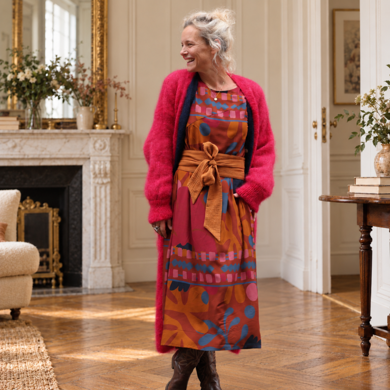 Quintessence - Robe Perrine — Viscose imprimée Graphique fauve – XXL