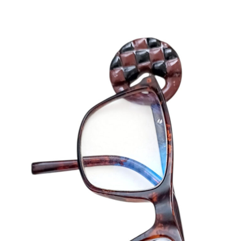 L’Atelier de Patricia - Pin's support à lunettes femme – Couleurs noir - marron