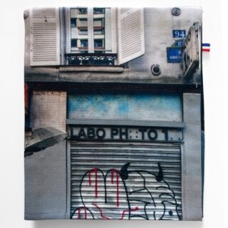Pochette à livre Paris « Labo Photo » par la marque Maron Bouillie Maron Bouillie - Pochette à livre Paris « Labo Photo »