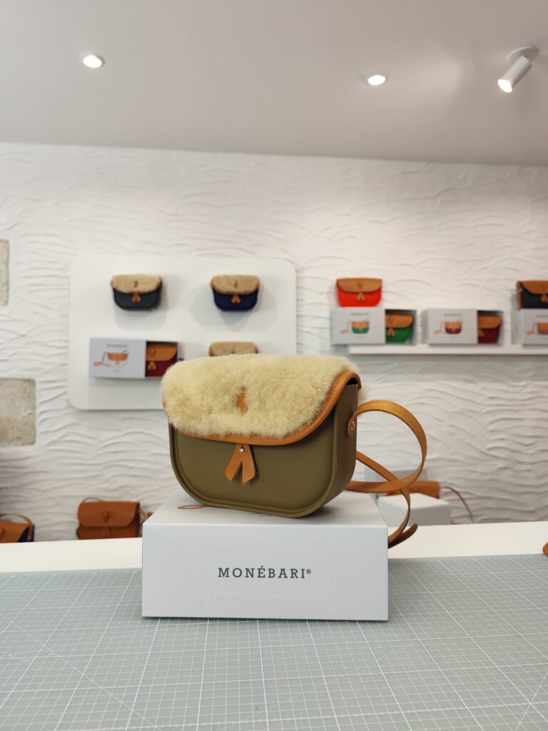 Monébari - Sac à bandoulière - en gomme et cuir -Édition laine - kaki
