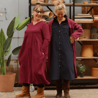 Robe Edmée — Double gaze de coton lie-de-vin par la marque Quintessence Quintessence - Robe Edmée — Double gaze de coton lie-de-vin