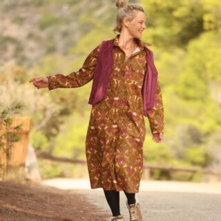 Robe Reine — Toile de coton jardin d’anis par la marque Quintessence Quintessence - Robe Reine — Toile de coton jardin d’anis
