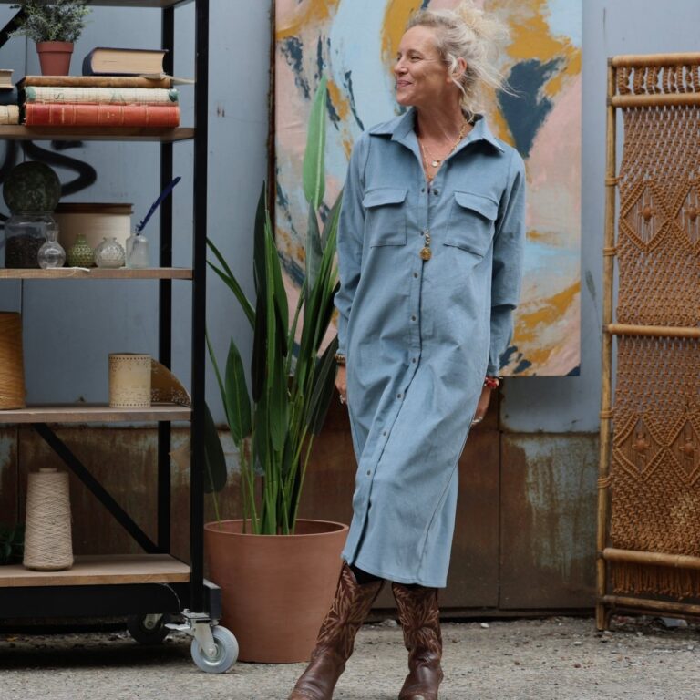 Quintessence - Robe Reine — Velours milleraie bleu nuage – XXL