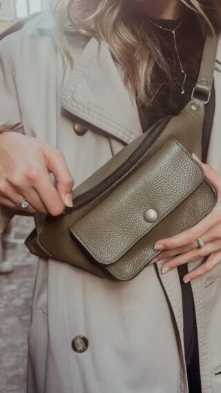 Sac Banane Cuir Kaki par la marque Maison Rottier Maison Rottier - Sac Banane Cuir Kaki