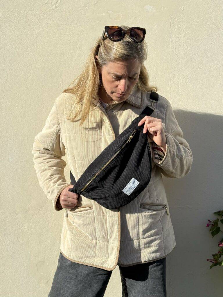 Maison Mallow - Sac banane en velours côtelé noir
