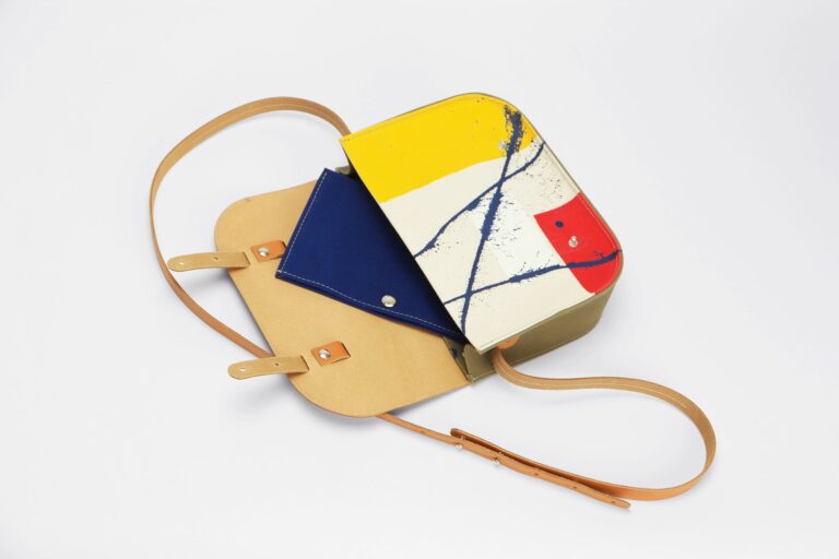 Monébari - Sac besace en toile et cuir  - Édition Une Main d'artiste