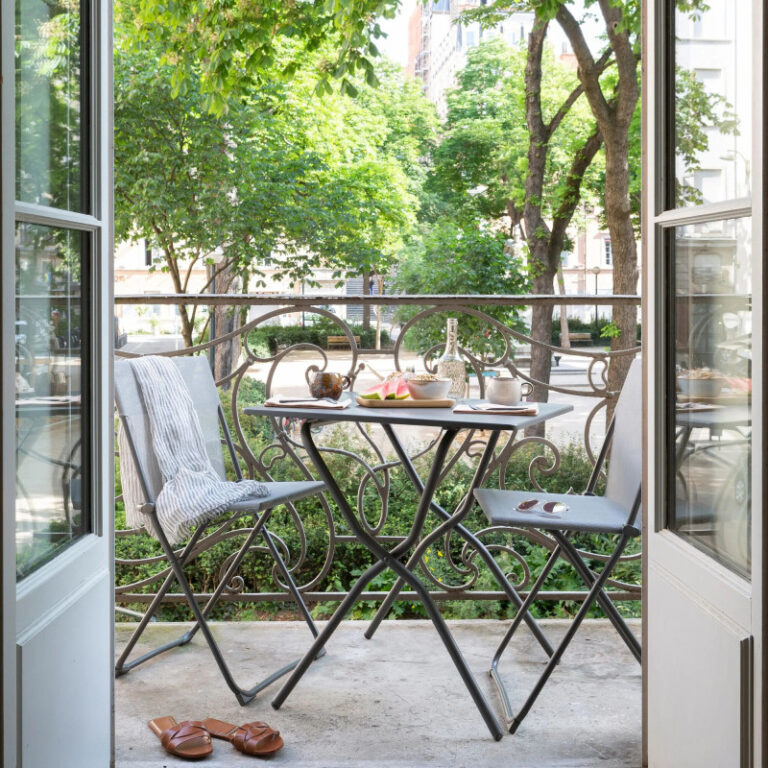 LAFUMA MOBILIER - Set table carrée et deux chaises LAFUMA MOBILIER Balcony - 6 coloris