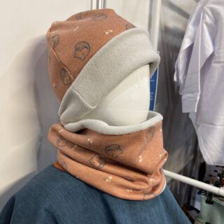 Snood et Beanie Ecureuil par la marque Les Mômes des Dômes Les Mômes des Dômes - Snood et Beanie Ecureuil