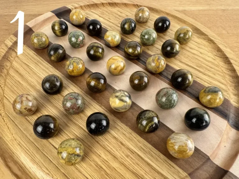 Sève et Copeaux - Solitaire en bois et ses 33 billes en pierre de 2cm - toutes nos pièces uniques – 6