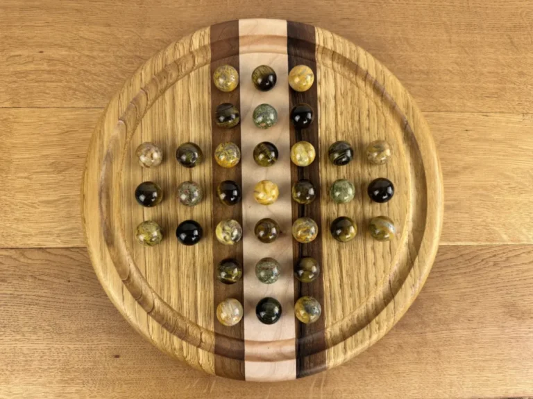 Sève et Copeaux - Solitaire en bois et ses 33 billes en pierre de 2cm - toutes nos pièces uniques – 6