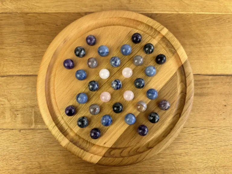 Sève et Copeaux - Solitaire en bois et ses 33 billes en pierre de 2cm - toutes nos pièces uniques – 6