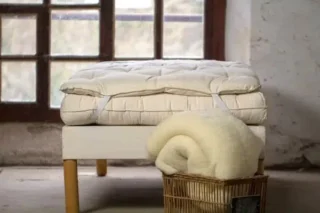 Surmatelas en laine par la marque Dormilaine Dormilaine - Surmatelas en laine
